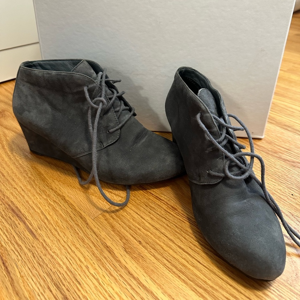 Vionic gray booties Size 7